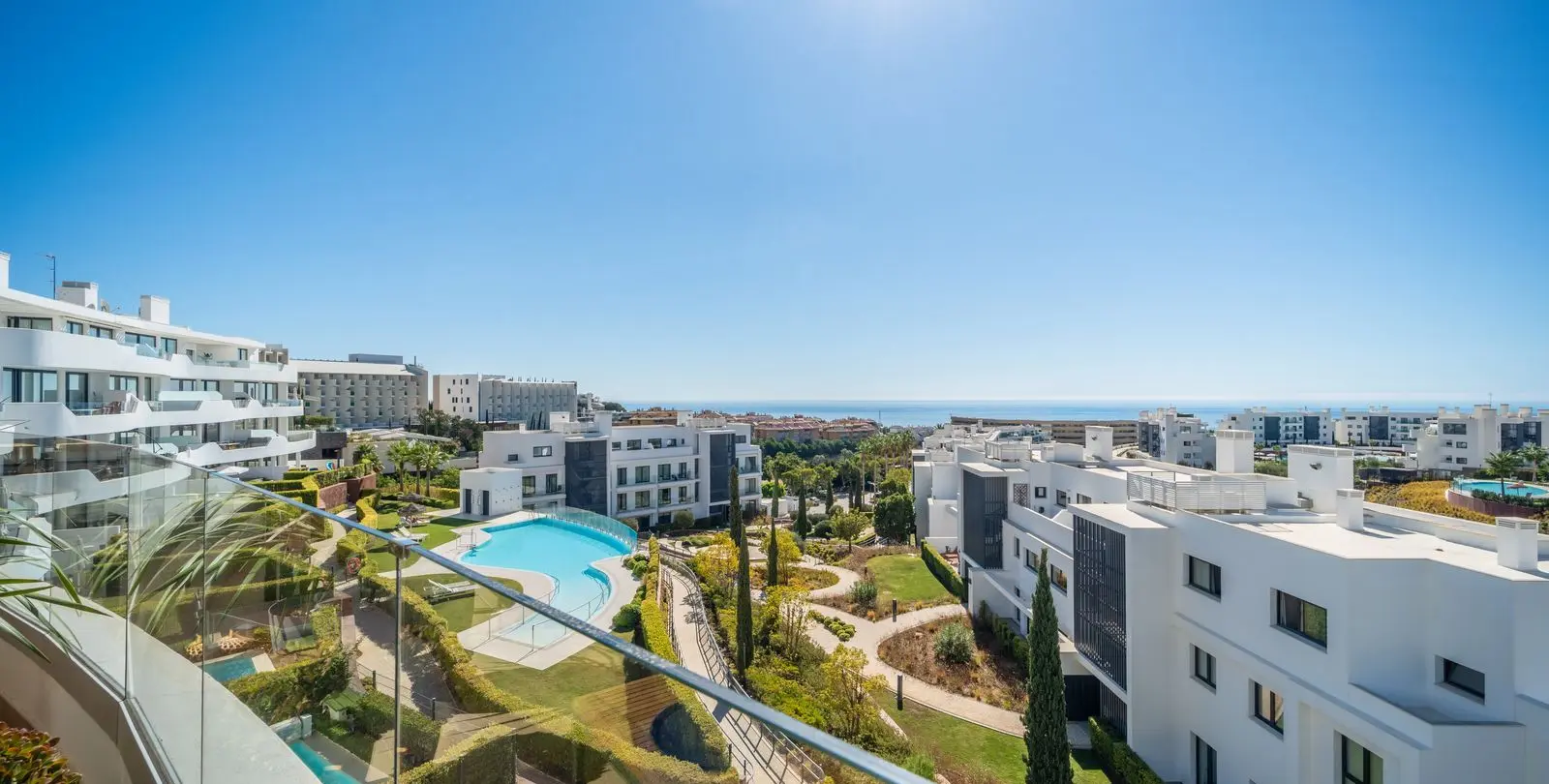Sale of middle floor apartment in Fuengirola 6