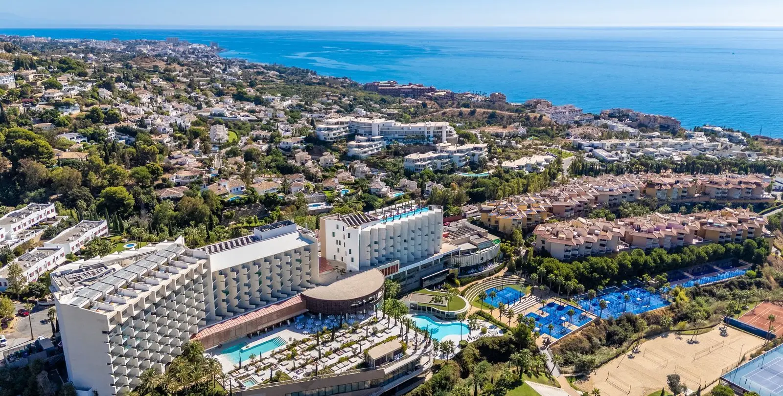 Sale of middle floor apartment in Fuengirola 34