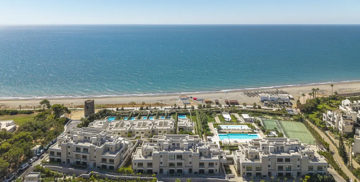 Venta de apartamento en planta baja en Estepona 1