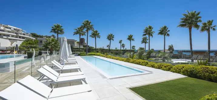 Venta de apartamento en planta baja en Estepona 1