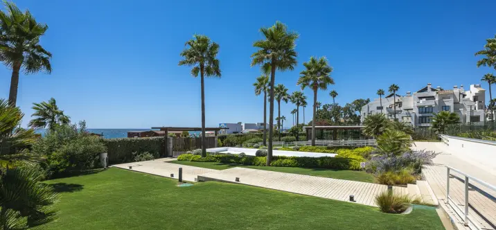 Venta de apartamento en planta baja en Estepona 2