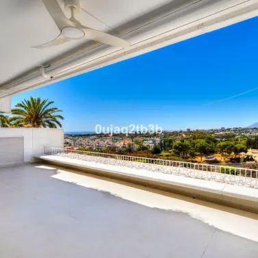 Venta de apartamento en planta media en Marbella