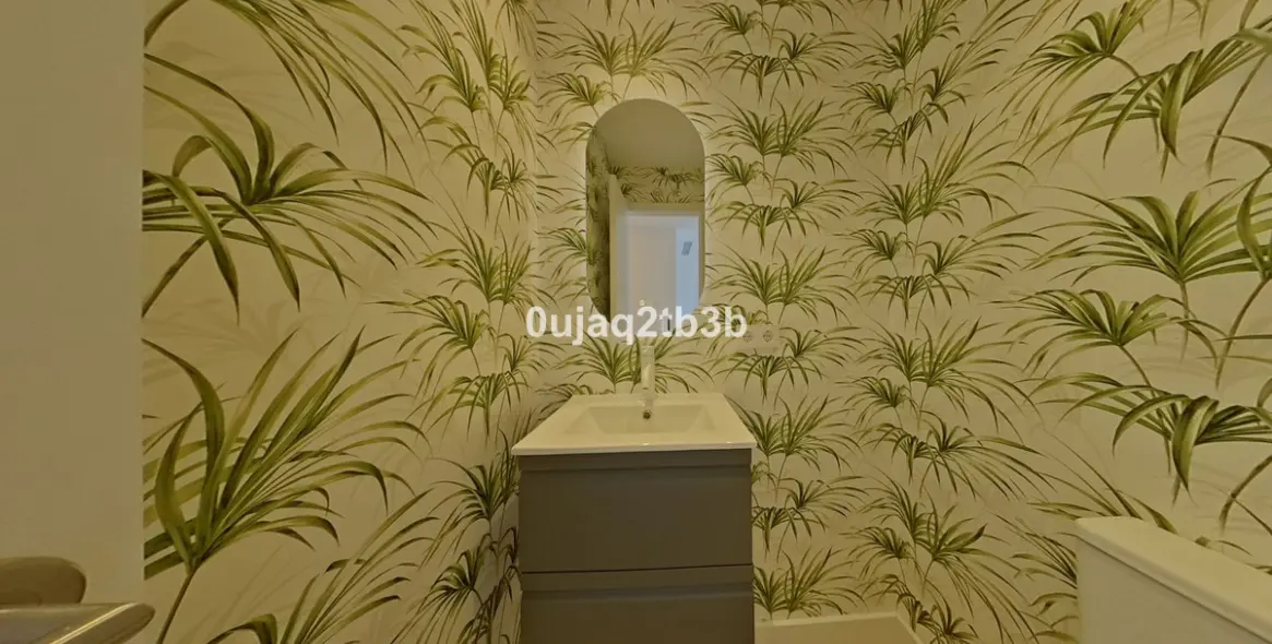Venta de apartamento en planta media en Marbella 2