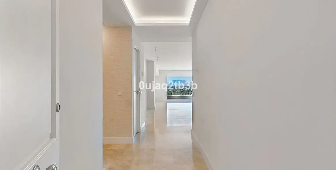 Venta de apartamento en planta media en Marbella 4