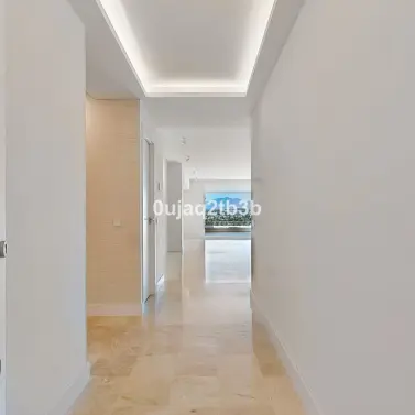 Venta de apartamento en planta media en Marbella