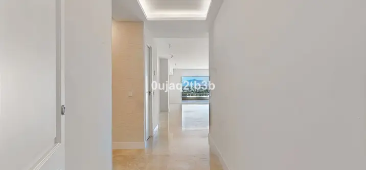 Venta de apartamento en planta media en Marbella 3