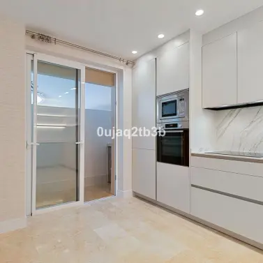Venta de apartamento en planta media en Marbella