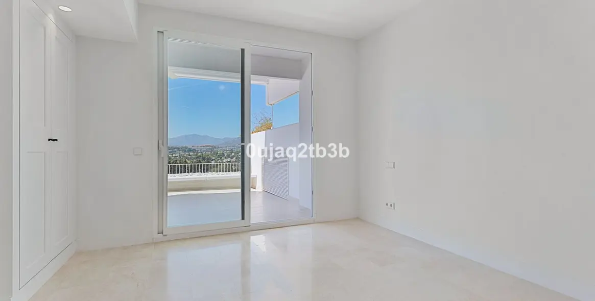 Venta de apartamento en planta media en Marbella 9