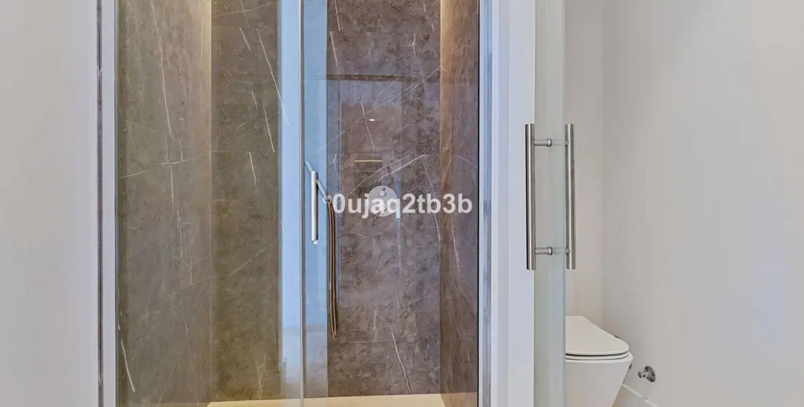Venta de apartamento en planta media en Marbella 11