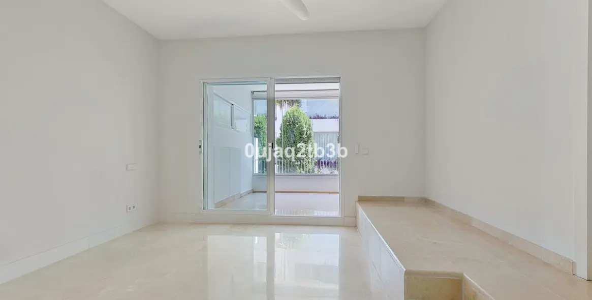 Venta de apartamento en planta media en Marbella 12