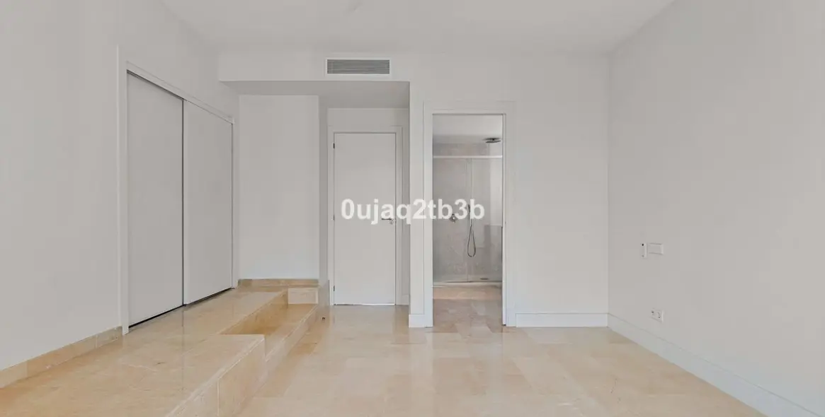 Venta de apartamento en planta media en Marbella 13
