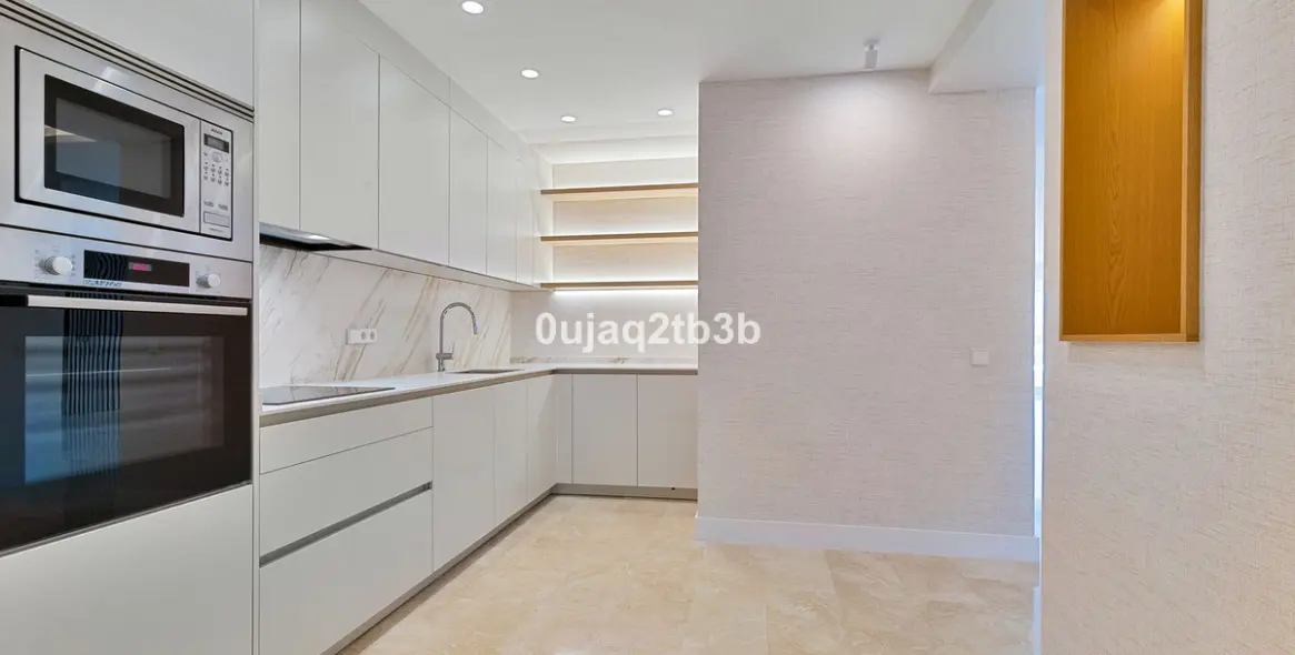 Venta de apartamento en planta media en Marbella 20
