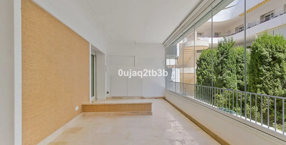Venta de apartamento en planta media en Marbella 29