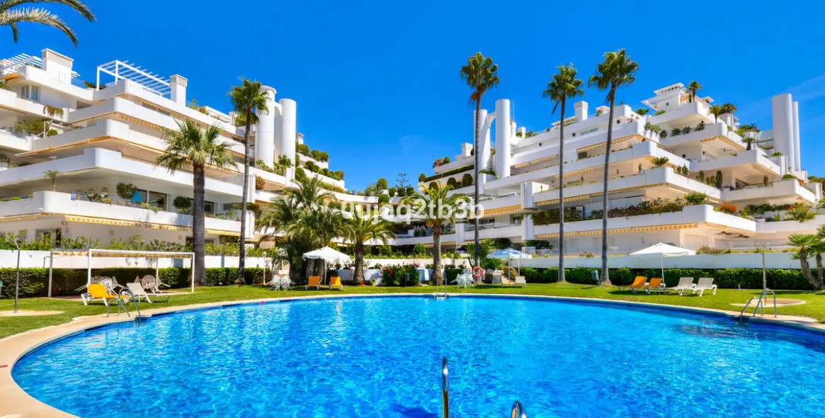 Venta de apartamento en planta media en Marbella 31