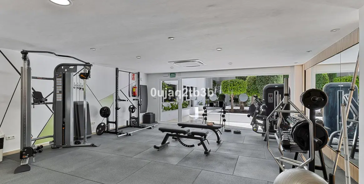 Venta de apartamento en planta media en Marbella 32