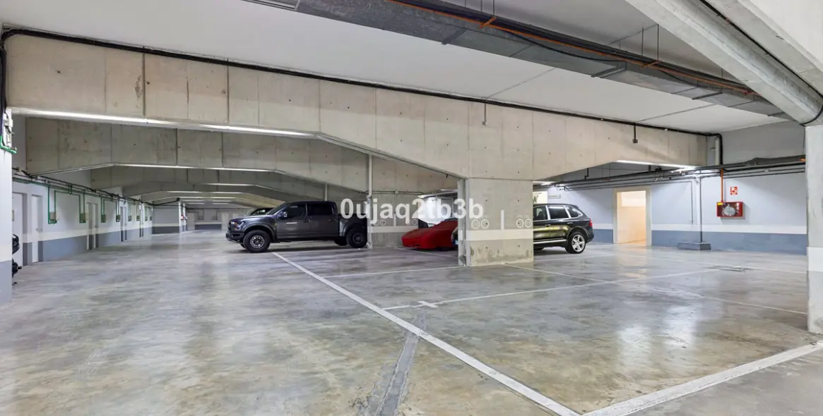 Venta de apartamento en planta media en Marbella 36
