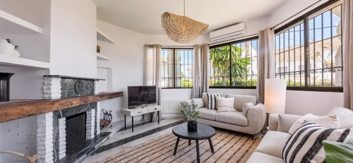 Venta de villa independiente en Estepona 1