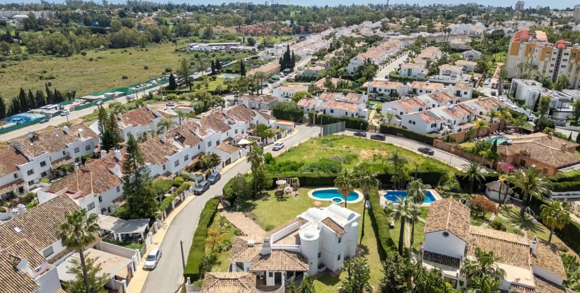 Venta de villa independiente en Estepona 16