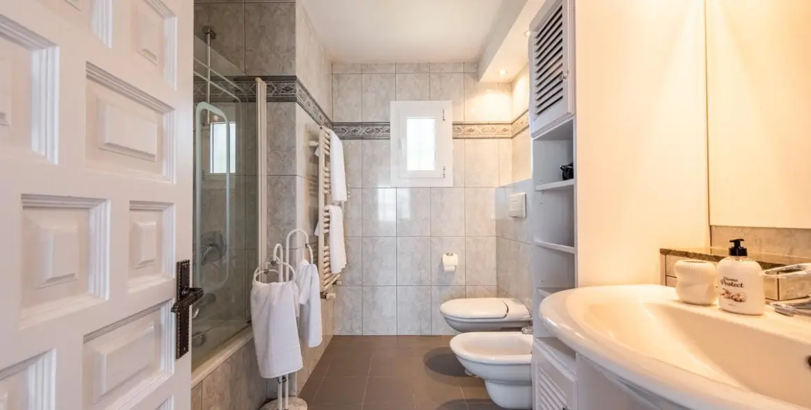 Venta de villa independiente en Estepona 20