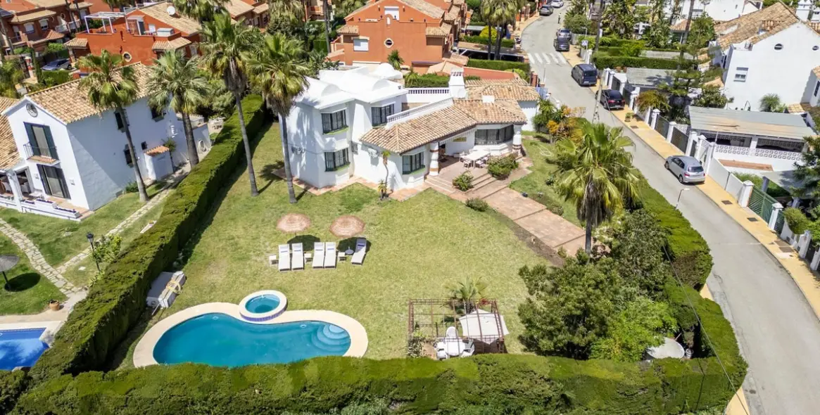 Venta de villa independiente en Estepona 21