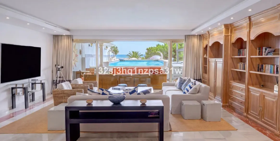 Venta de apartamento en planta media en Puerto Banús 1