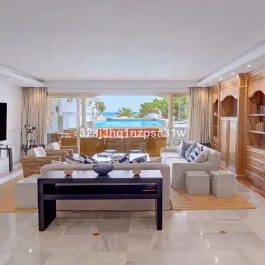Venta de apartamento en planta media en Puerto Banús
