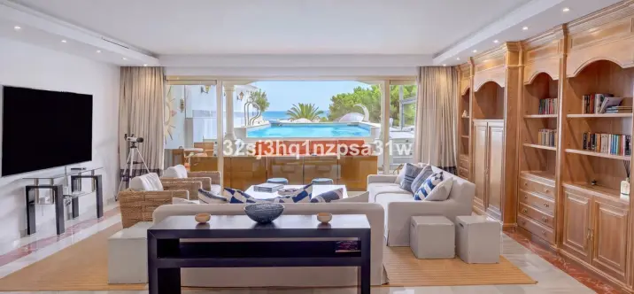 Venta de apartamento en planta media en Puerto Banús 0