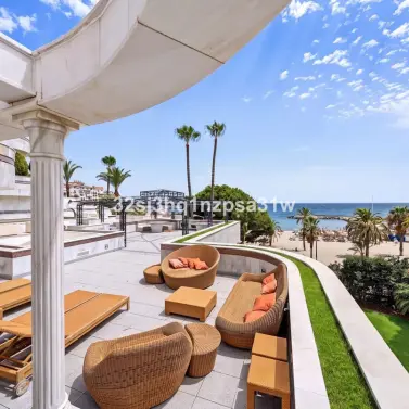 Venta de apartamento en planta media en Puerto Banús