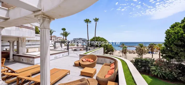 Venta de apartamento en planta media en Puerto Banús 1