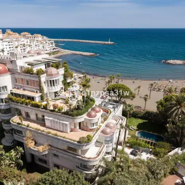 Venta de apartamento en planta media en Puerto Banús