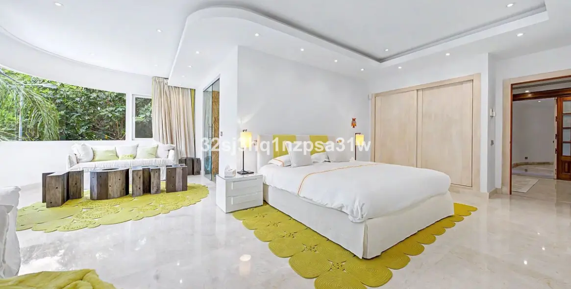 Venta de apartamento en planta media en Puerto Banús 10