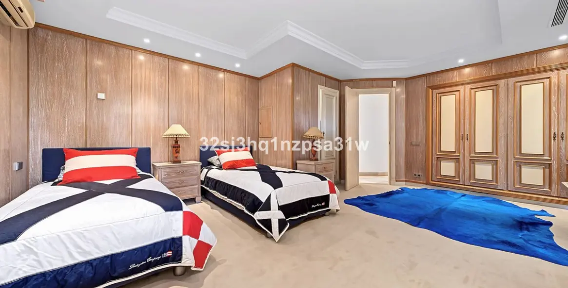Venta de apartamento en planta media en Puerto Banús 11