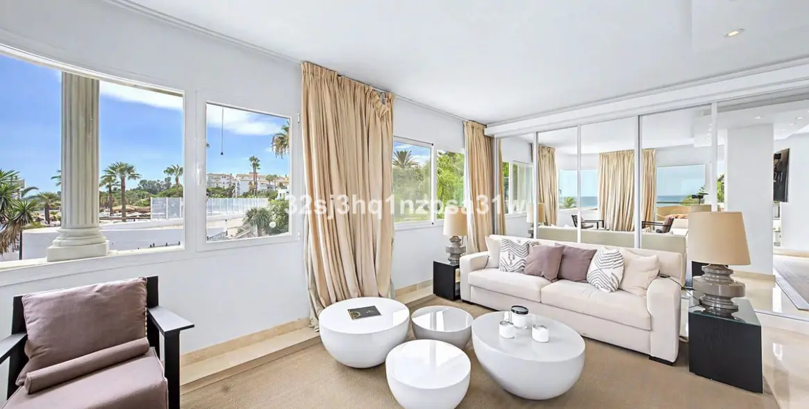 Venta de apartamento en planta media en Puerto Banús 13
