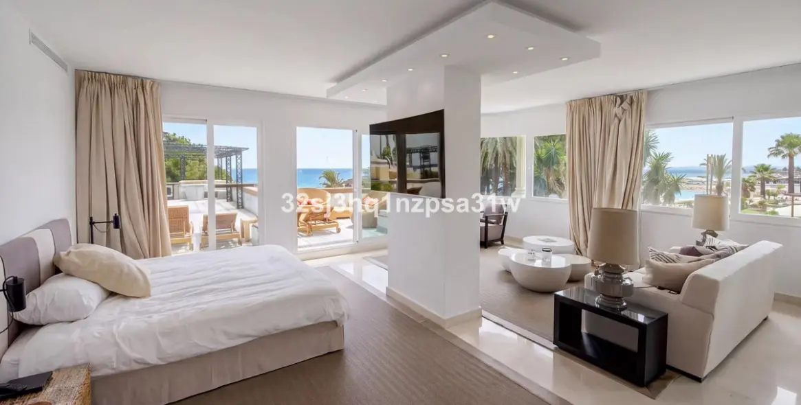Venta de apartamento en planta media en Puerto Banús 16