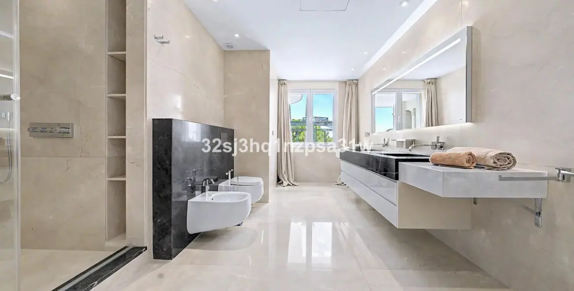 Venta de apartamento en planta media en Puerto Banús 18