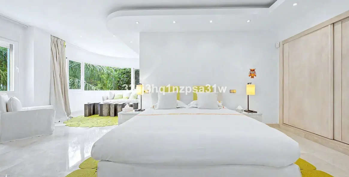 Venta de apartamento en planta media en Puerto Banús 20