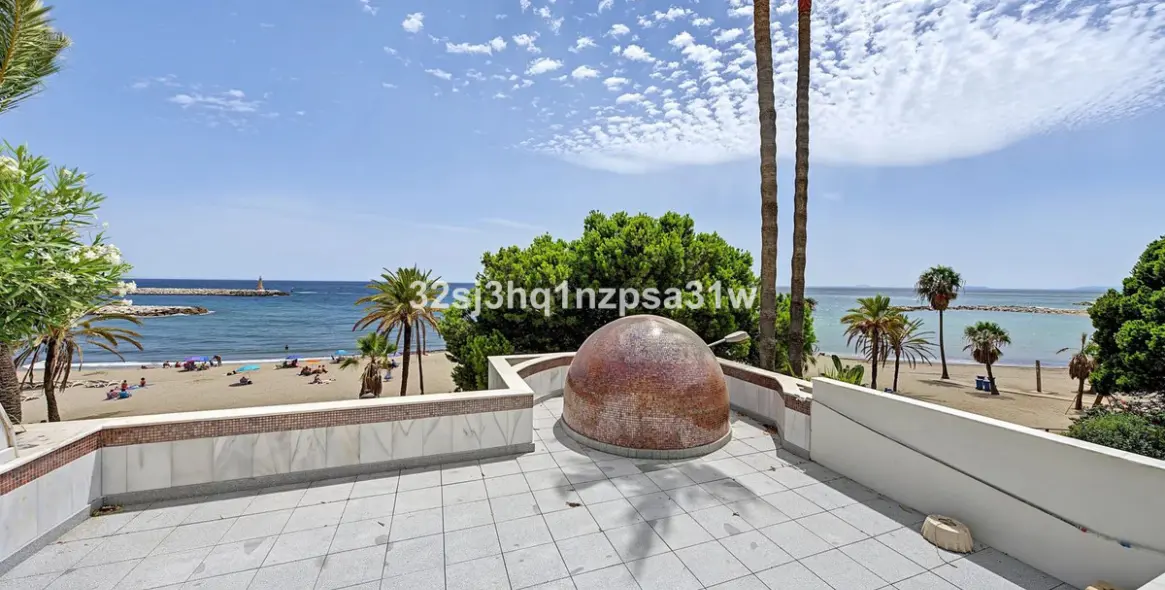 Venta de apartamento en planta media en Puerto Banús 23