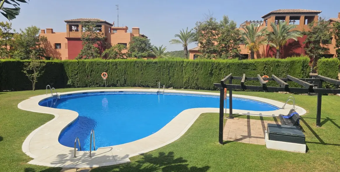 Venta de apartamento en planta baja en Casares 1