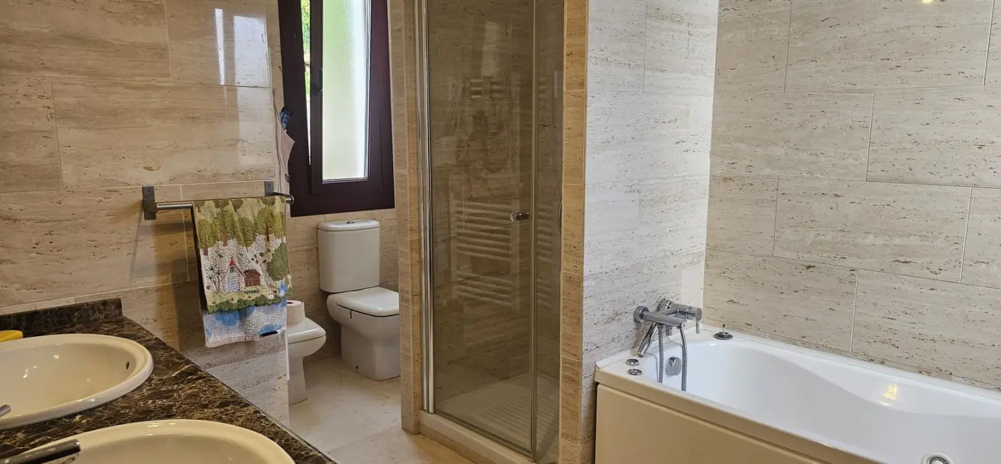 Продажа апартаментов на первом этаже в Casares 3