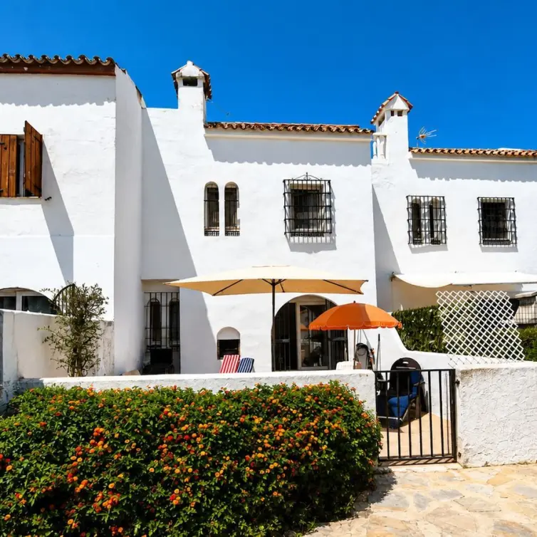Sale of townhouse in Casares Playa