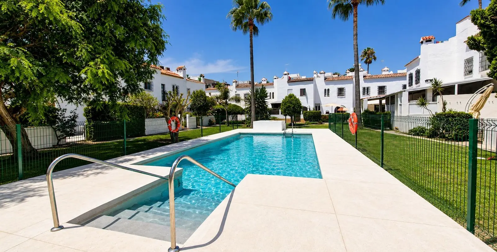 Sale of townhouse in Casares Playa 4