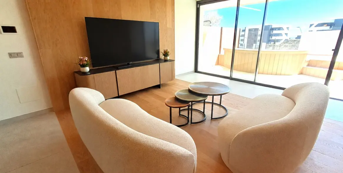 Venta de apartamento en planta media en Higueron 3