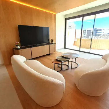 Venta de apartamento en planta media en Higueron