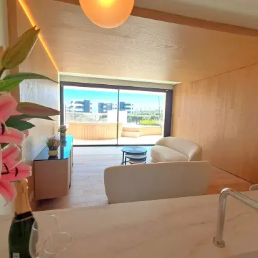 Venta de apartamento en planta media en Higueron