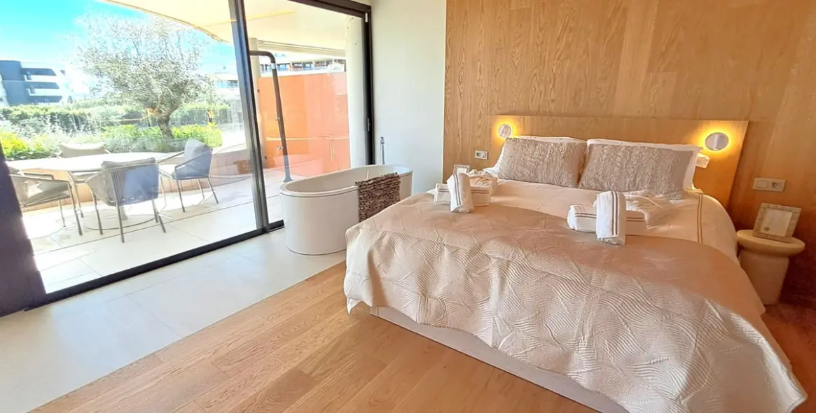 Venta de apartamento en planta media en Higueron 8