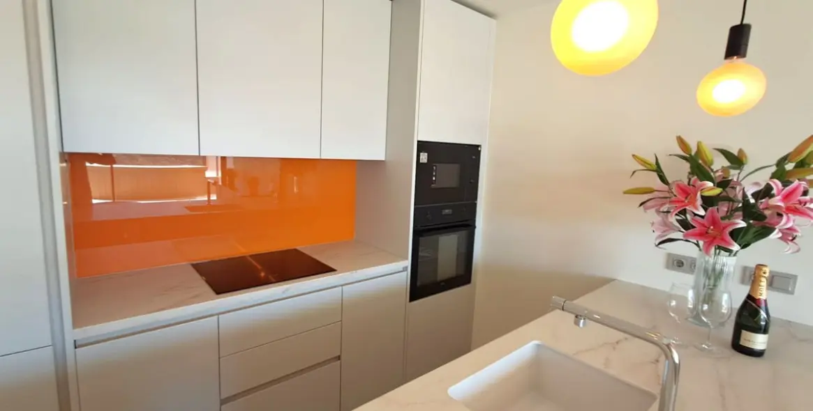 Venta de apartamento en planta media en Higueron 14