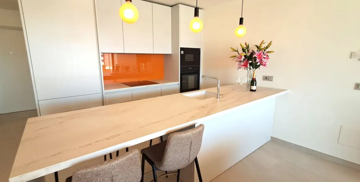 Venta de apartamento en planta media en Higueron 15