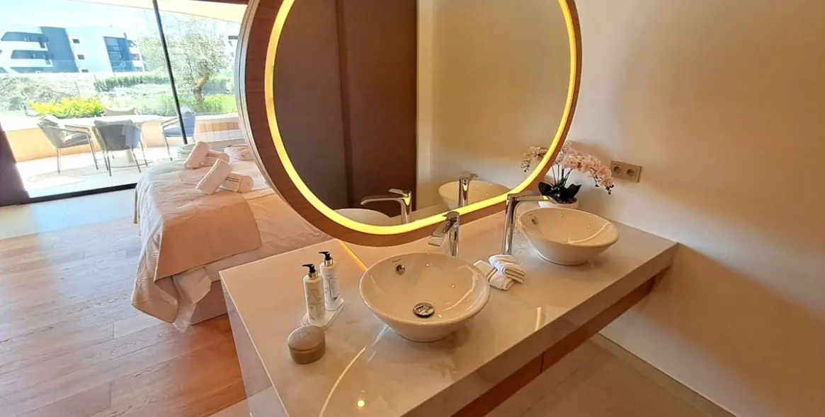 Venta de apartamento en planta media en Higueron 16