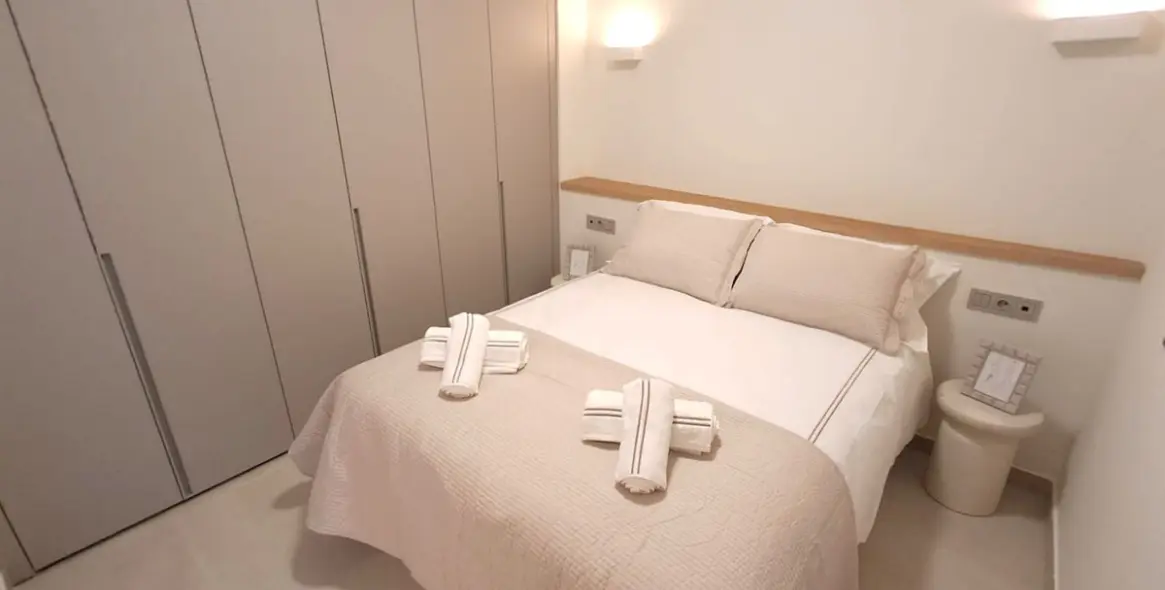 Venta de apartamento en planta media en Higueron 18
