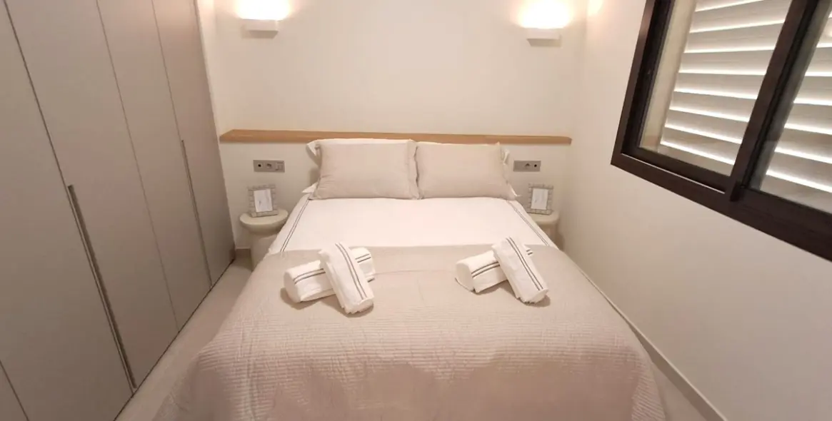 Venta de apartamento en planta media en Higueron 19
